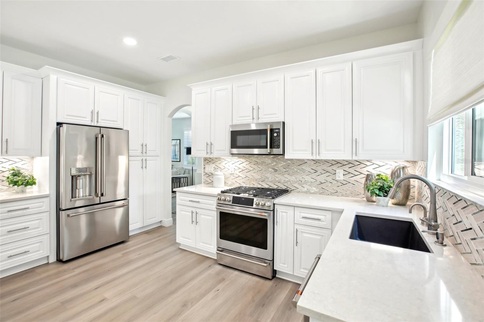Image 11 of 42 For 9203 Meadow Lane Court