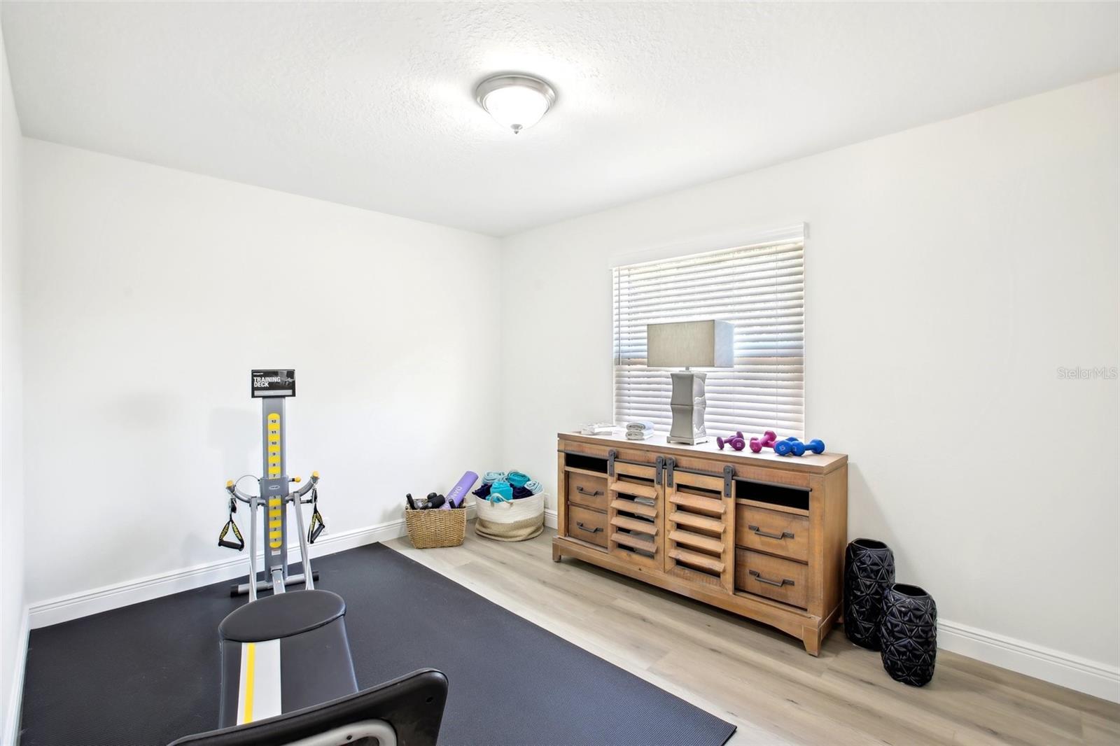 Image 21 of 42 For 9203 Meadow Lane Court