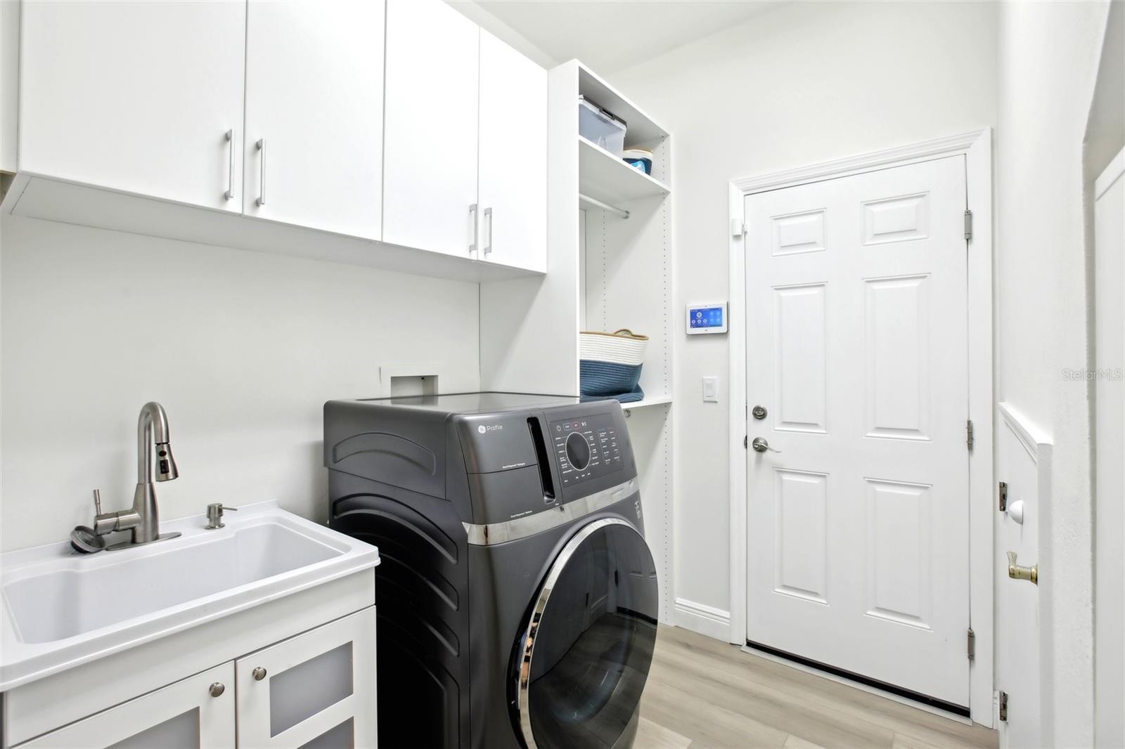 Image 26 of 42 For 9203 Meadow Lane Court