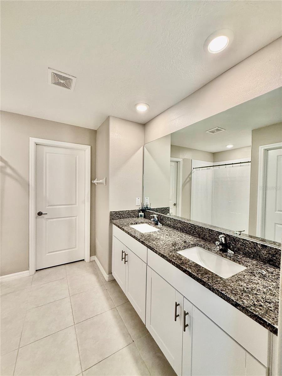 Image 21 of 34 For 10252 Shady Preserve Drive