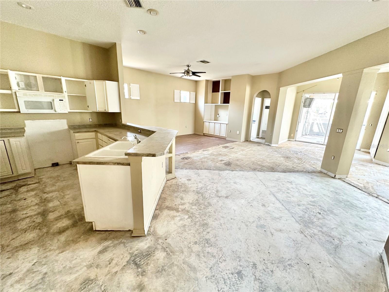 Image 14 of 40 For 1145 Riveredge Drive