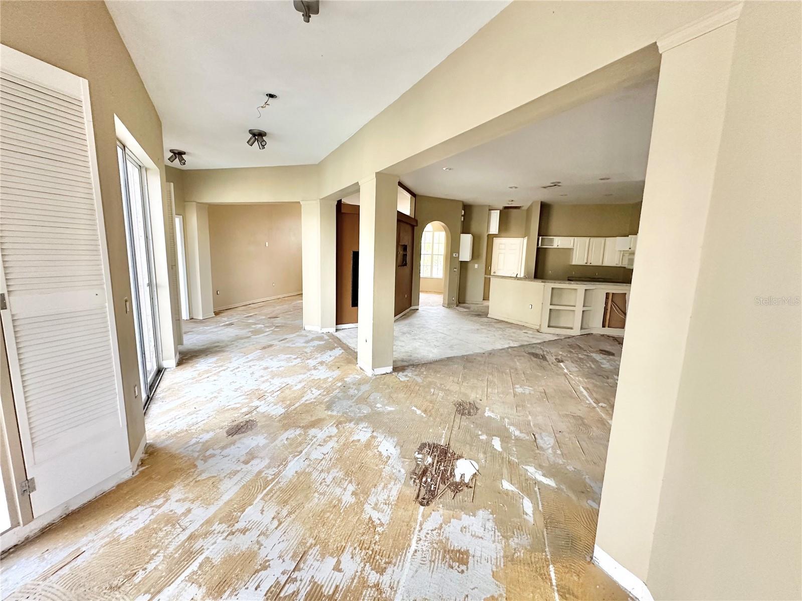 Image 15 of 40 For 1145 Riveredge Drive