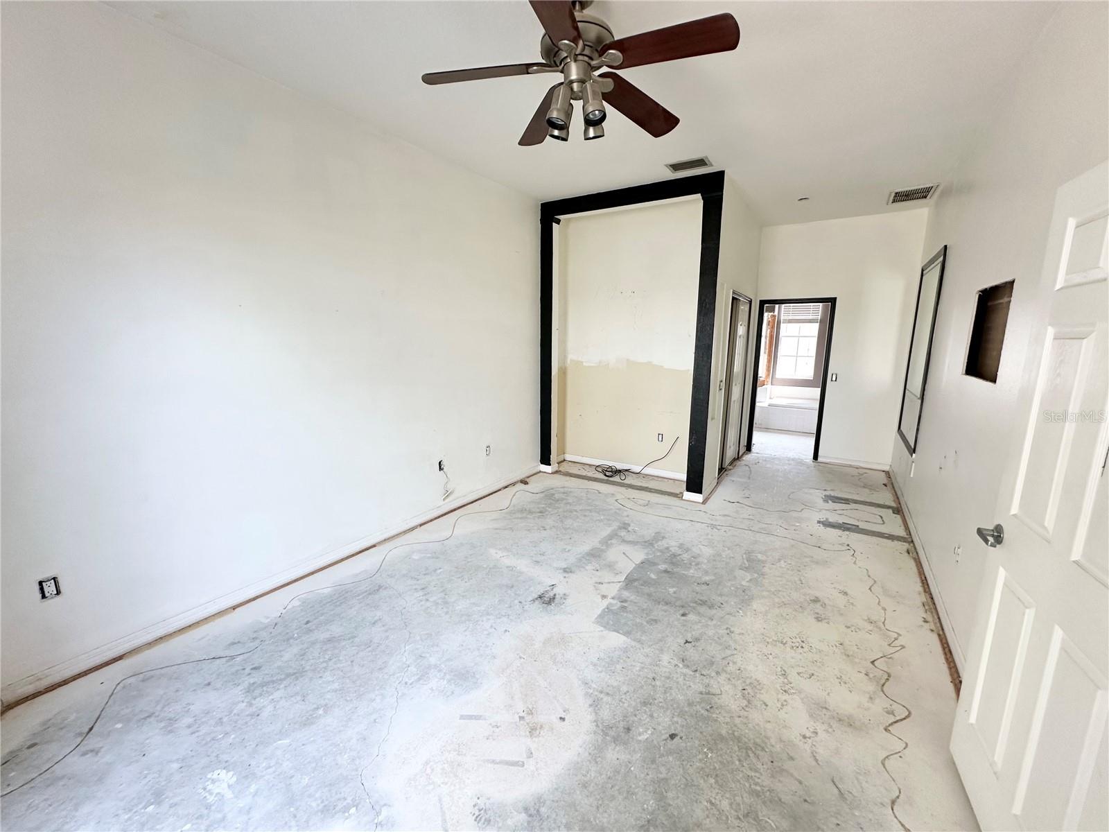 Image 16 of 40 For 1145 Riveredge Drive