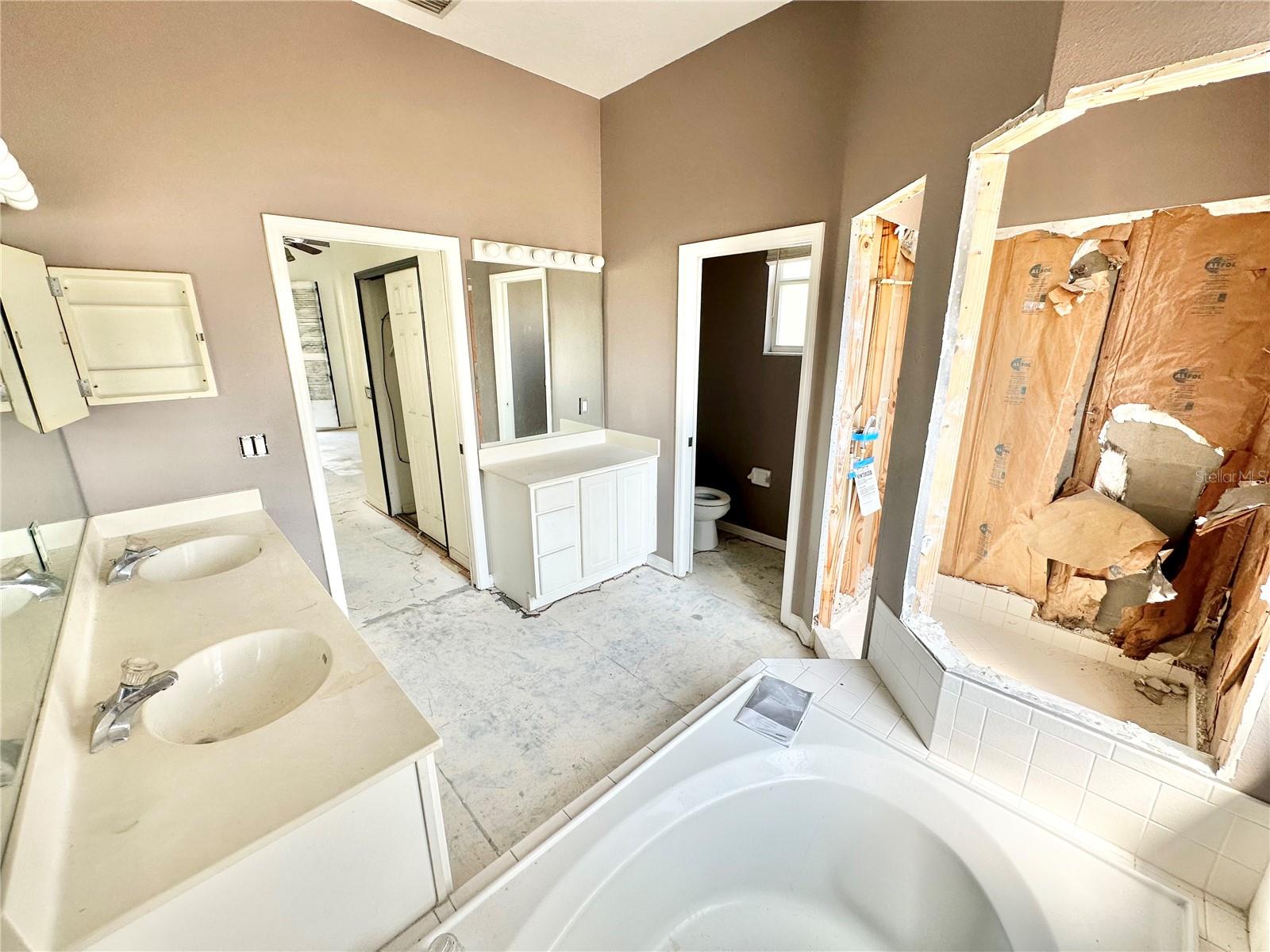 Image 19 of 40 For 1145 Riveredge Drive