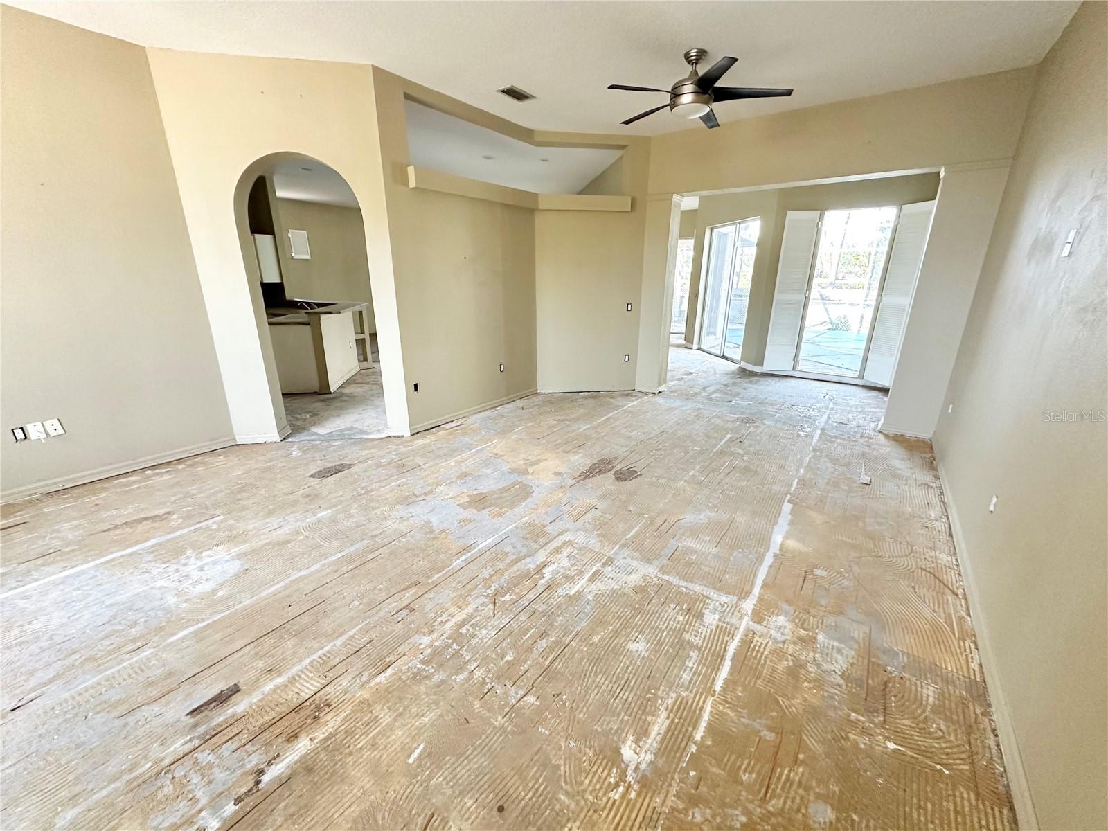 Image 4 of 40 For 1145 Riveredge Drive