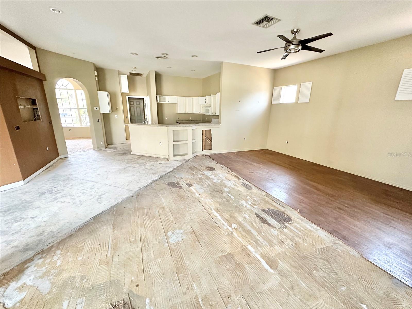 Image 8 of 40 For 1145 Riveredge Drive