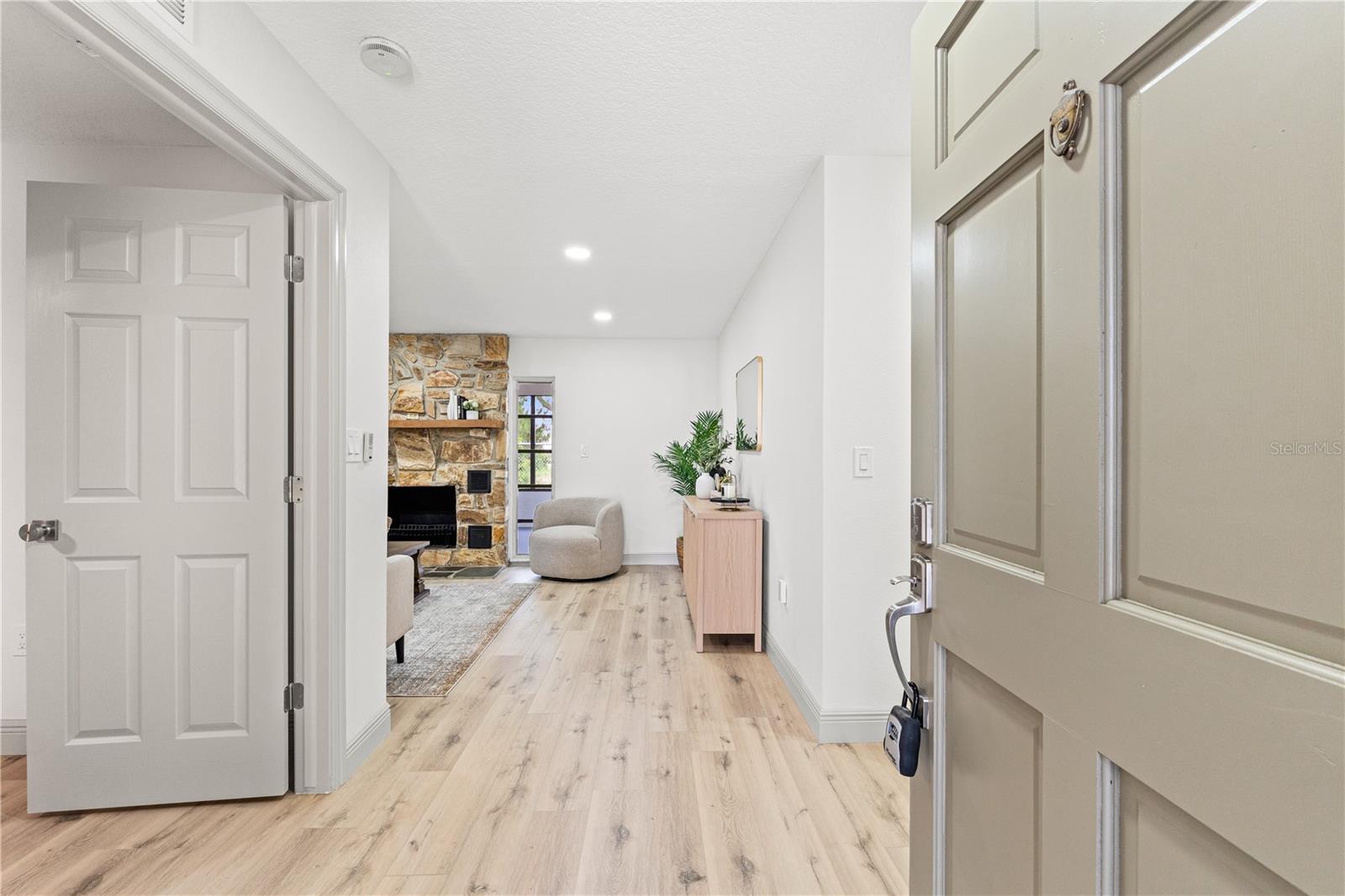 Listing photo id 2 for 13211 111th Lane