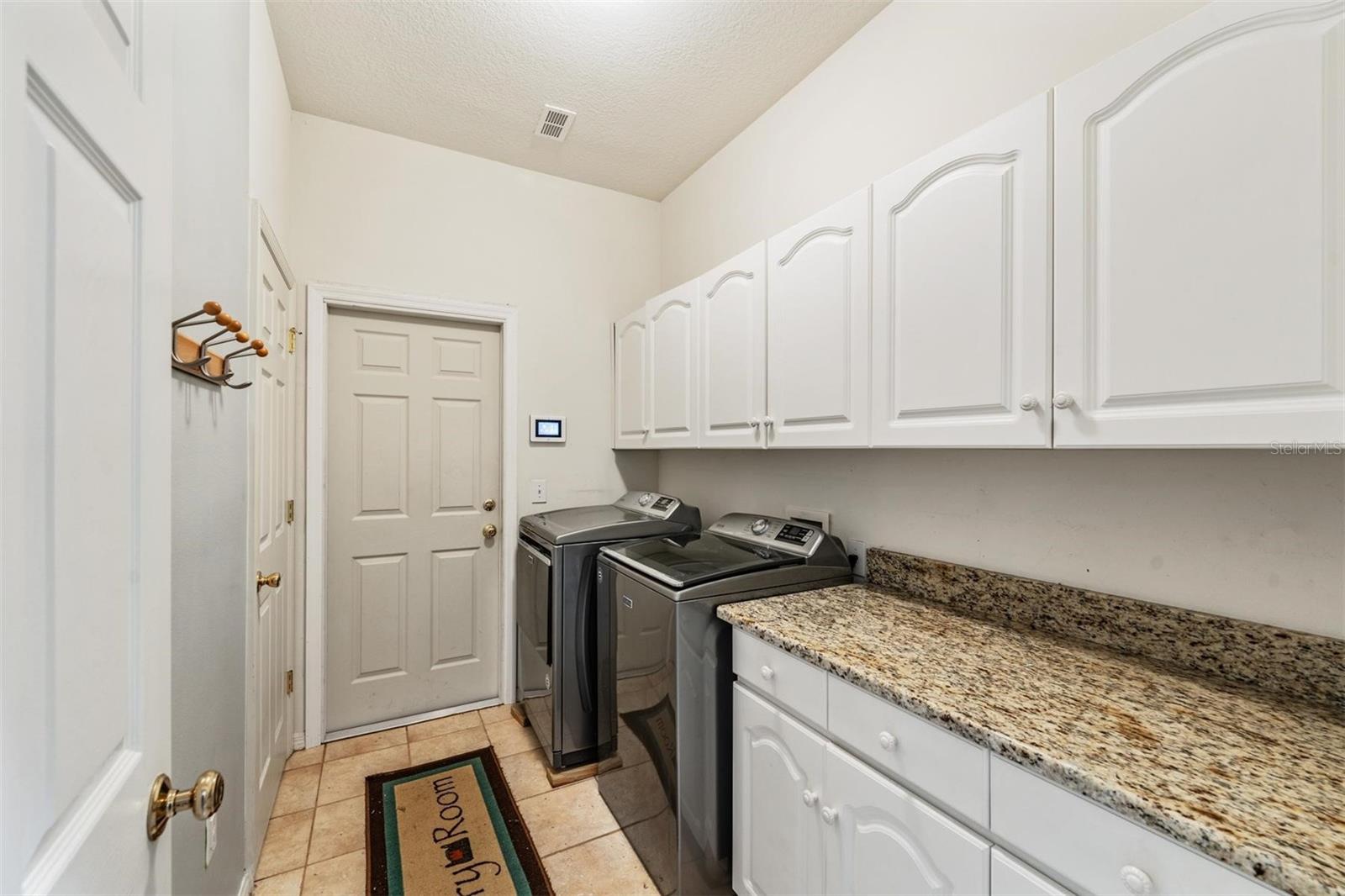 Image 21 of 48 For 6038 Palomaglade Drive