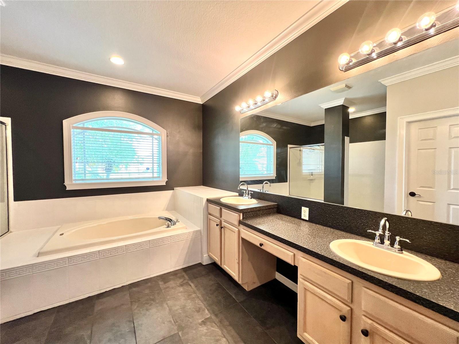 Listing photo id 17 for 2848 Duncan Tree Circle