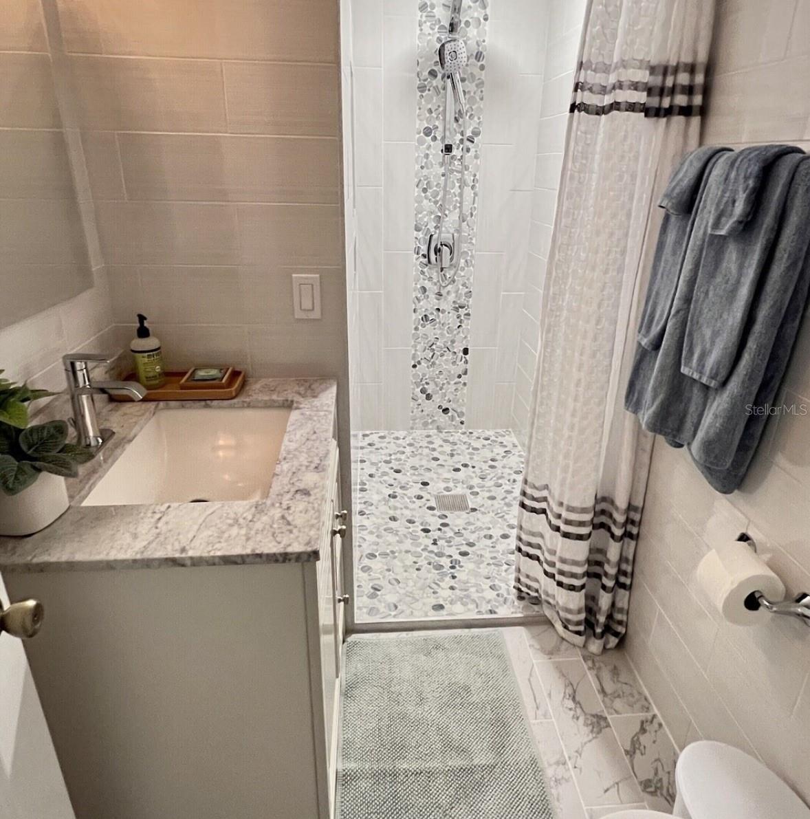 Image 10 of 19 For 323 Rex Place G