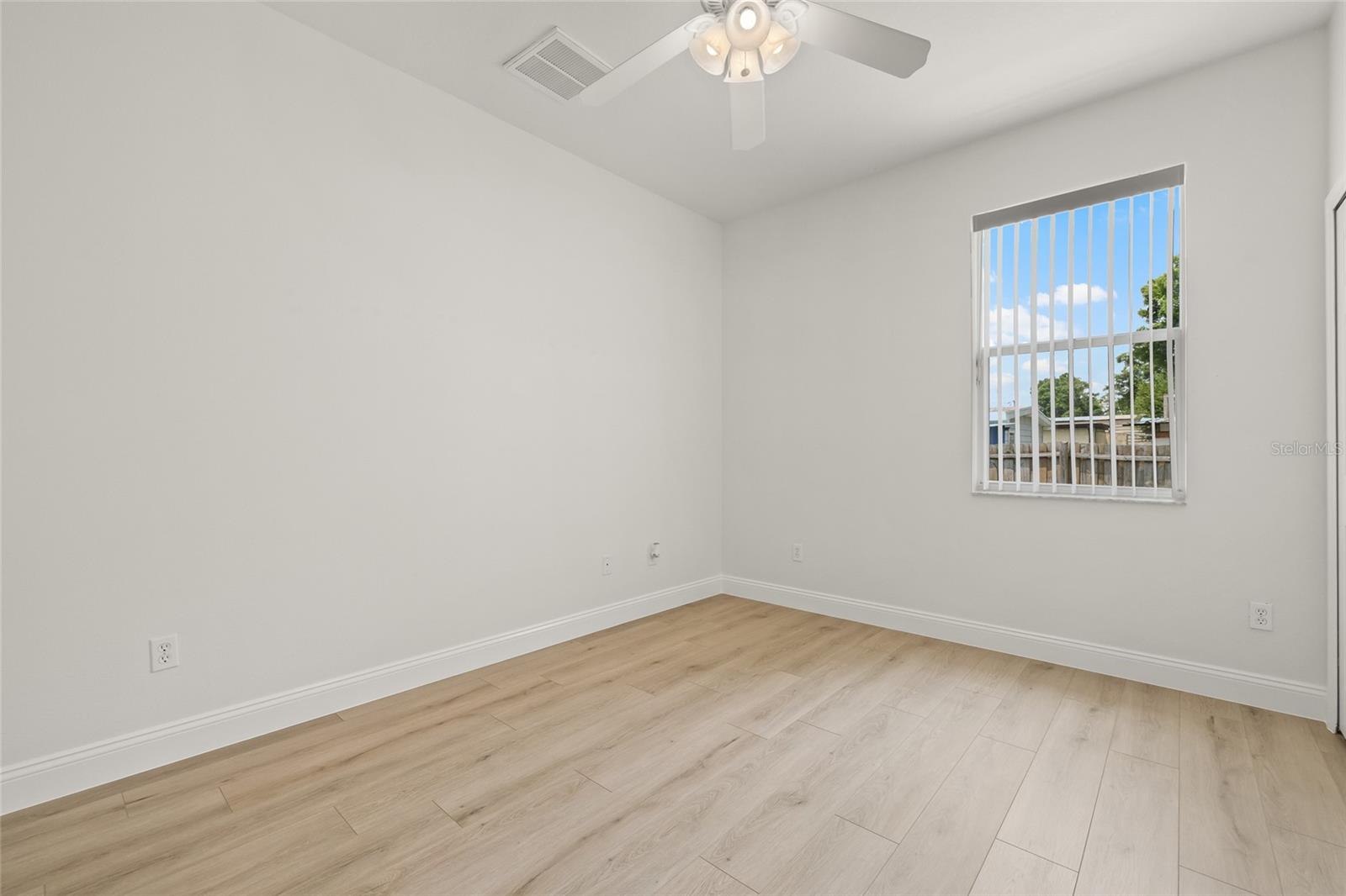 Image 18 of 59 For 7612 S 36th Avenue