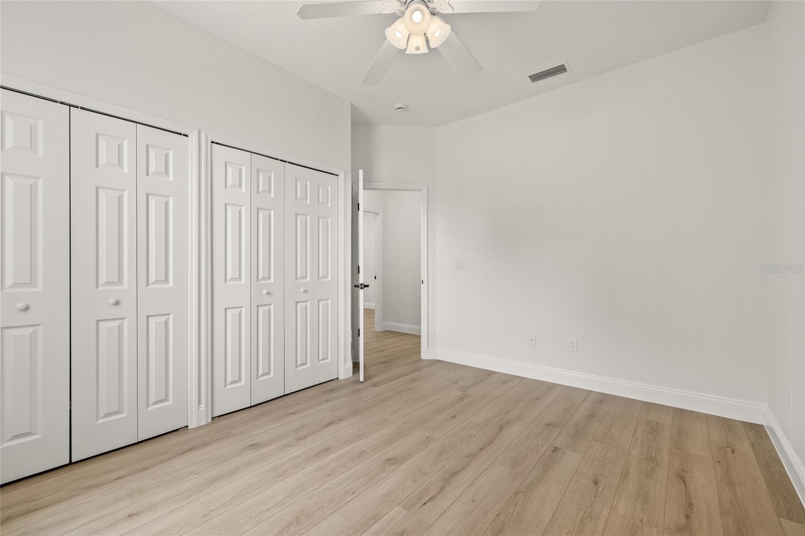 Image 19 of 59 For 7612 S 36th Avenue