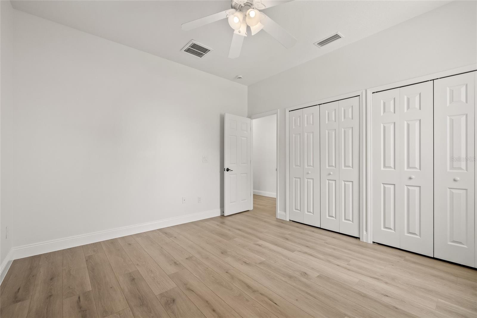 Image 21 of 59 For 7612 S 36th Avenue