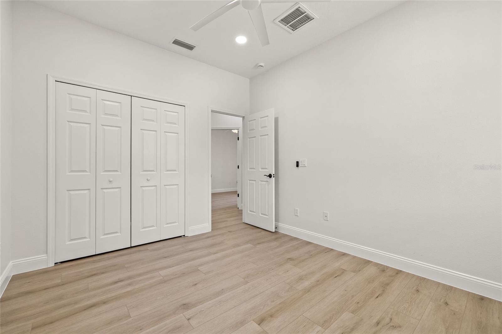 Image 23 of 59 For 7612 S 36th Avenue
