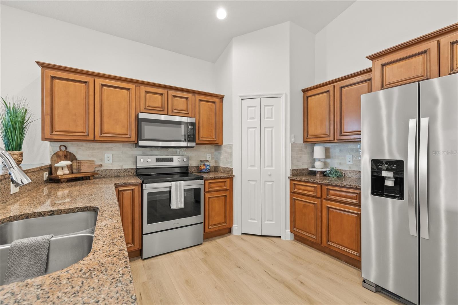 Image 29 of 59 For 7612 S 36th Avenue