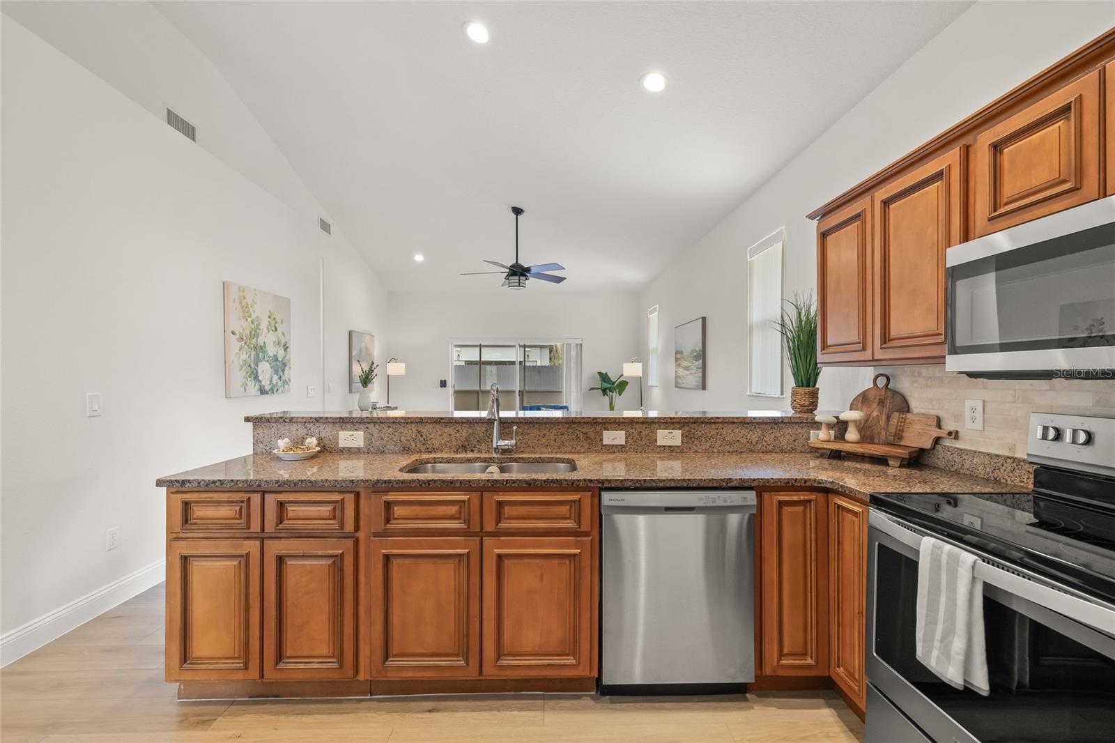 Image 30 of 59 For 7612 S 36th Avenue