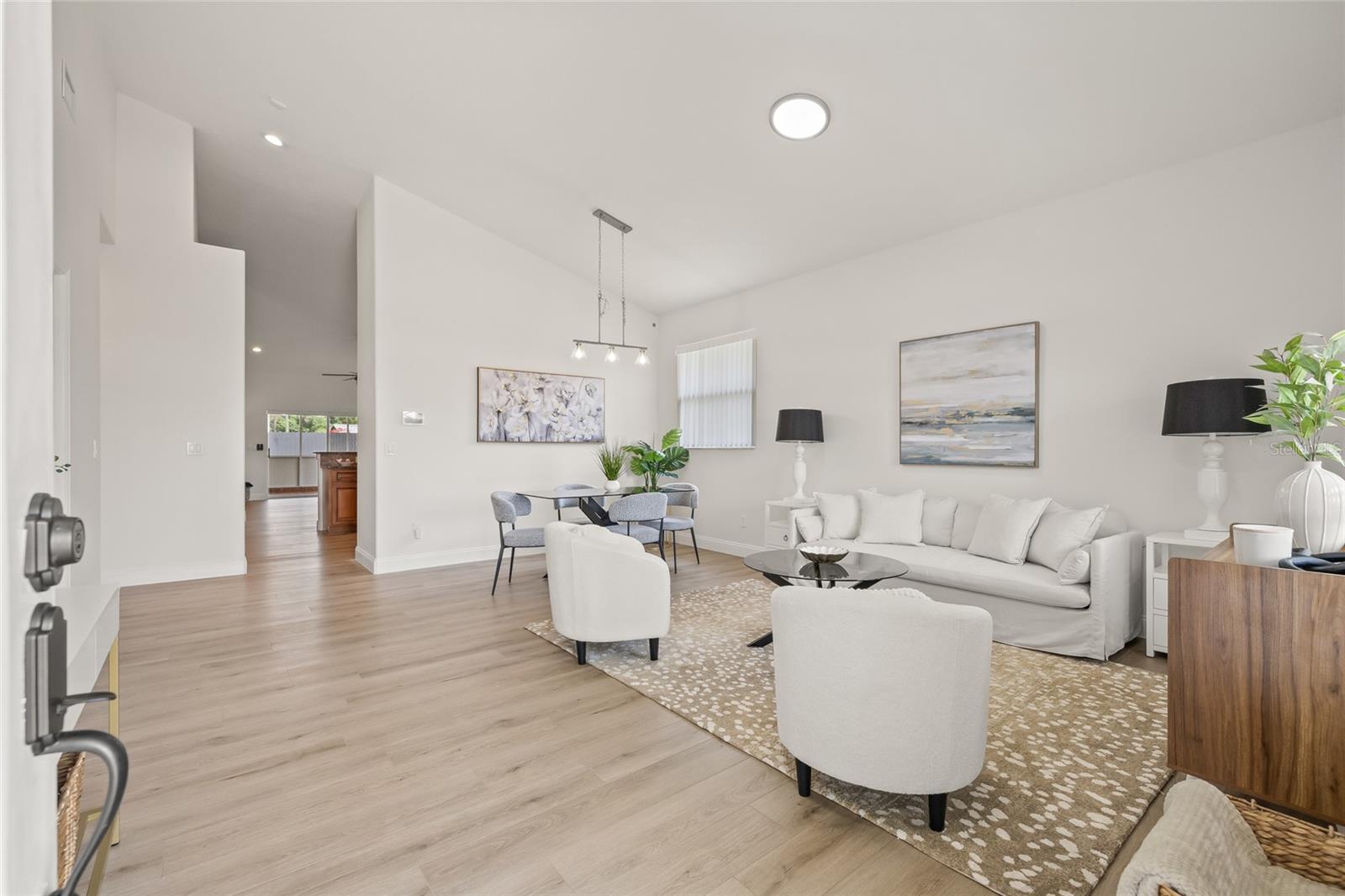 Image 7 of 59 For 7612 S 36th Avenue