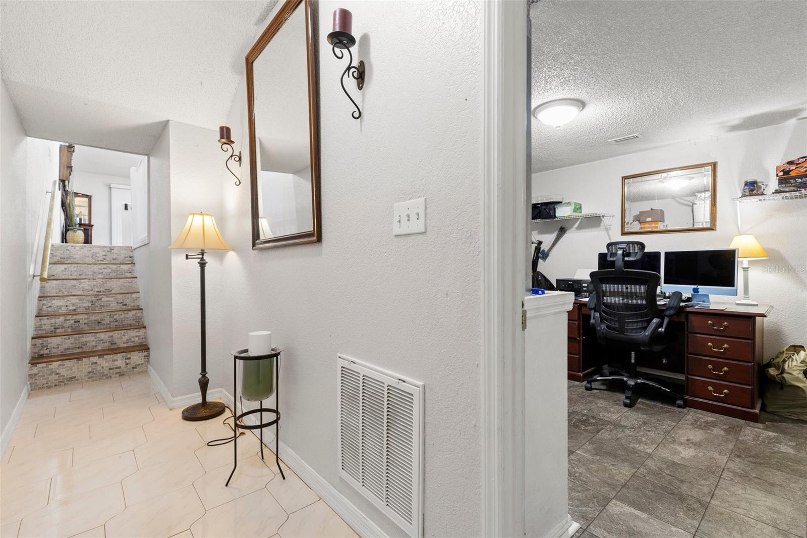 Image 3 of 34 For 6420 92nd Place N 1205