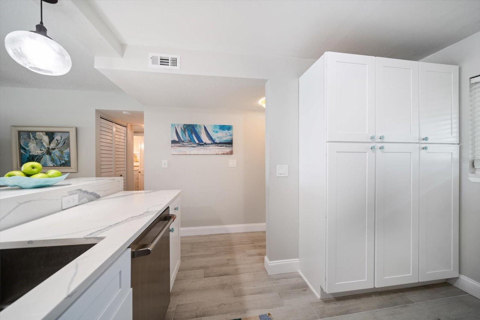 Image 10 of 39 For 868 Bayway Boulevard 206