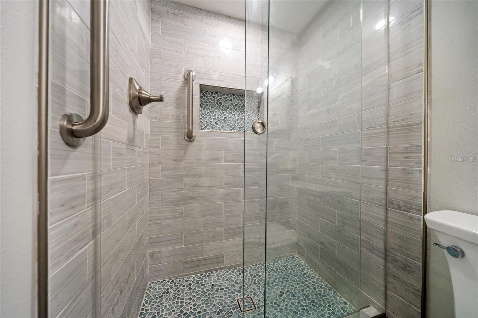 Image 20 of 39 For 868 Bayway Boulevard 206