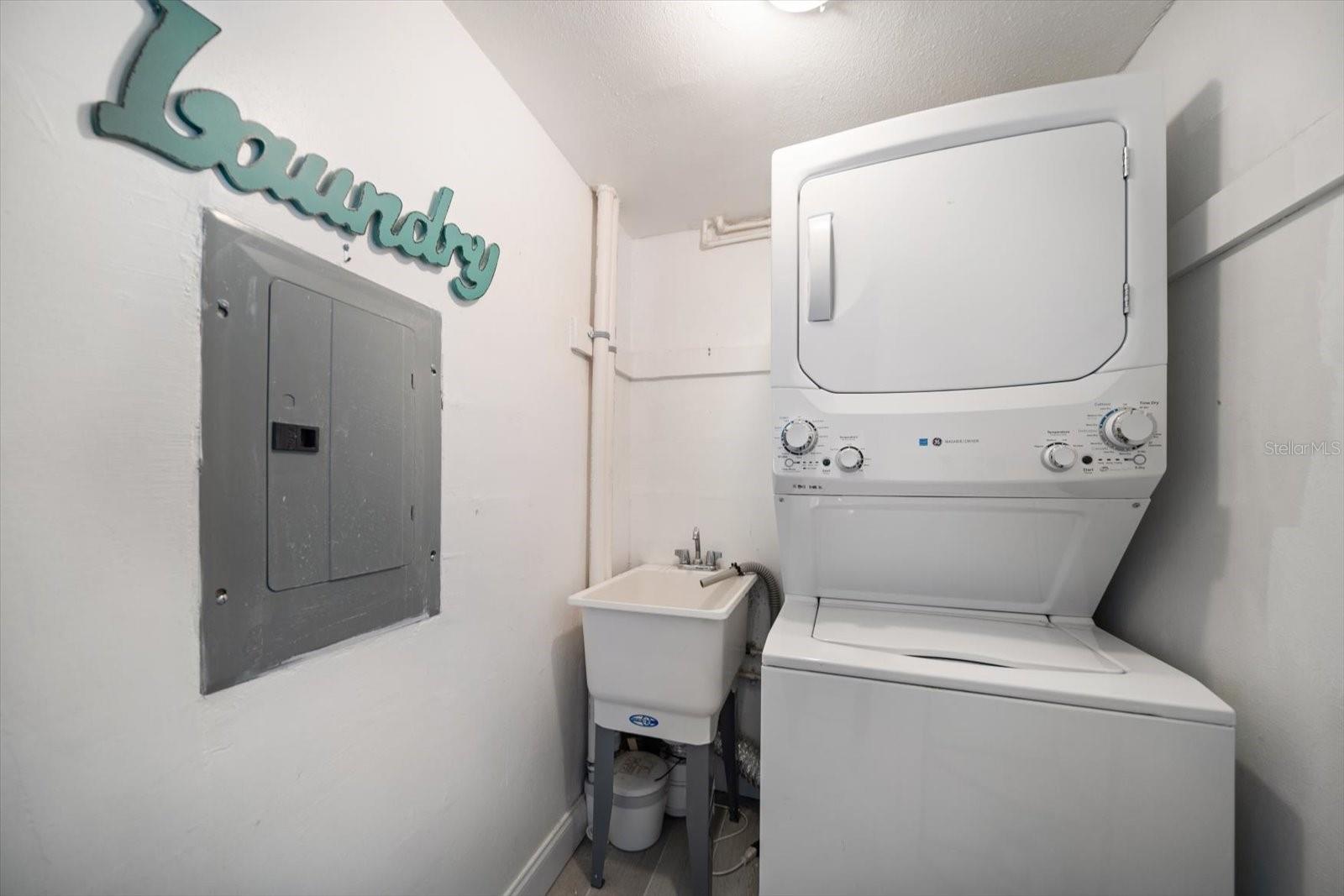 Image 26 of 39 For 868 Bayway Boulevard 206