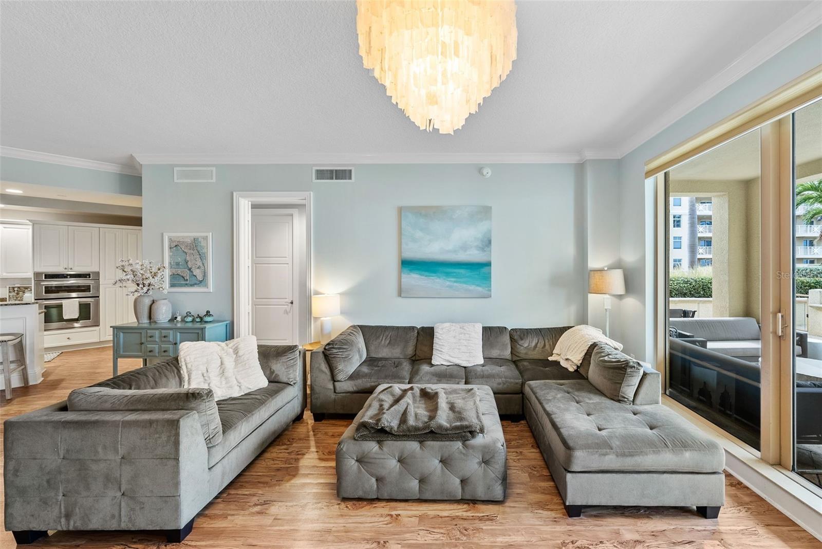 Image 10 of 100 For 470 Mandalay Avenue 303
