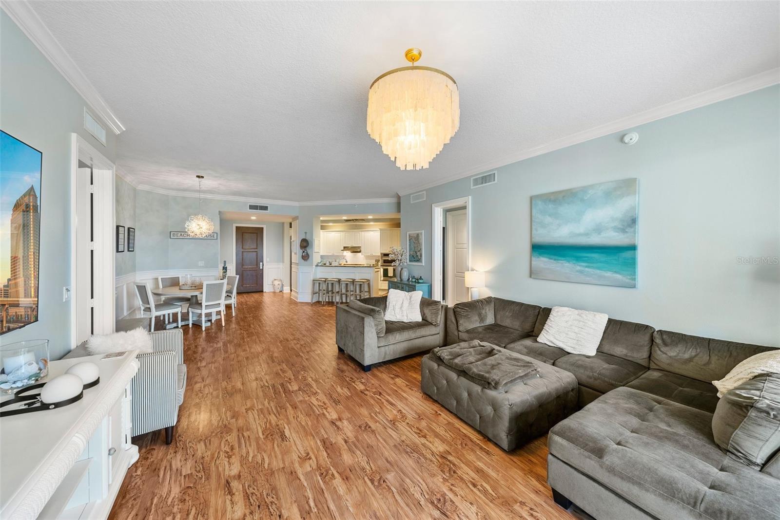 Image 11 of 100 For 470 Mandalay Avenue 303