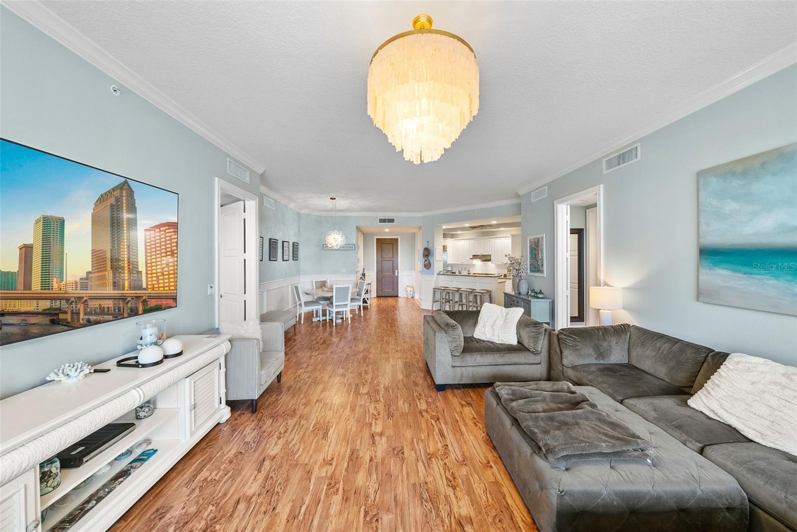 Image 12 of 100 For 470 Mandalay Avenue 303