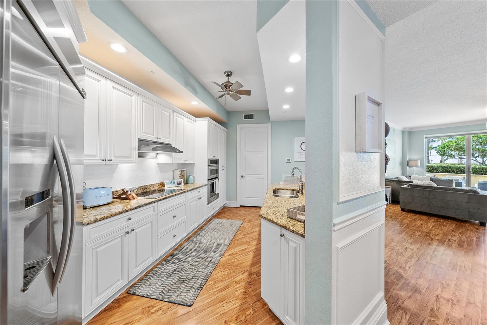 Image 14 of 100 For 470 Mandalay Avenue 303