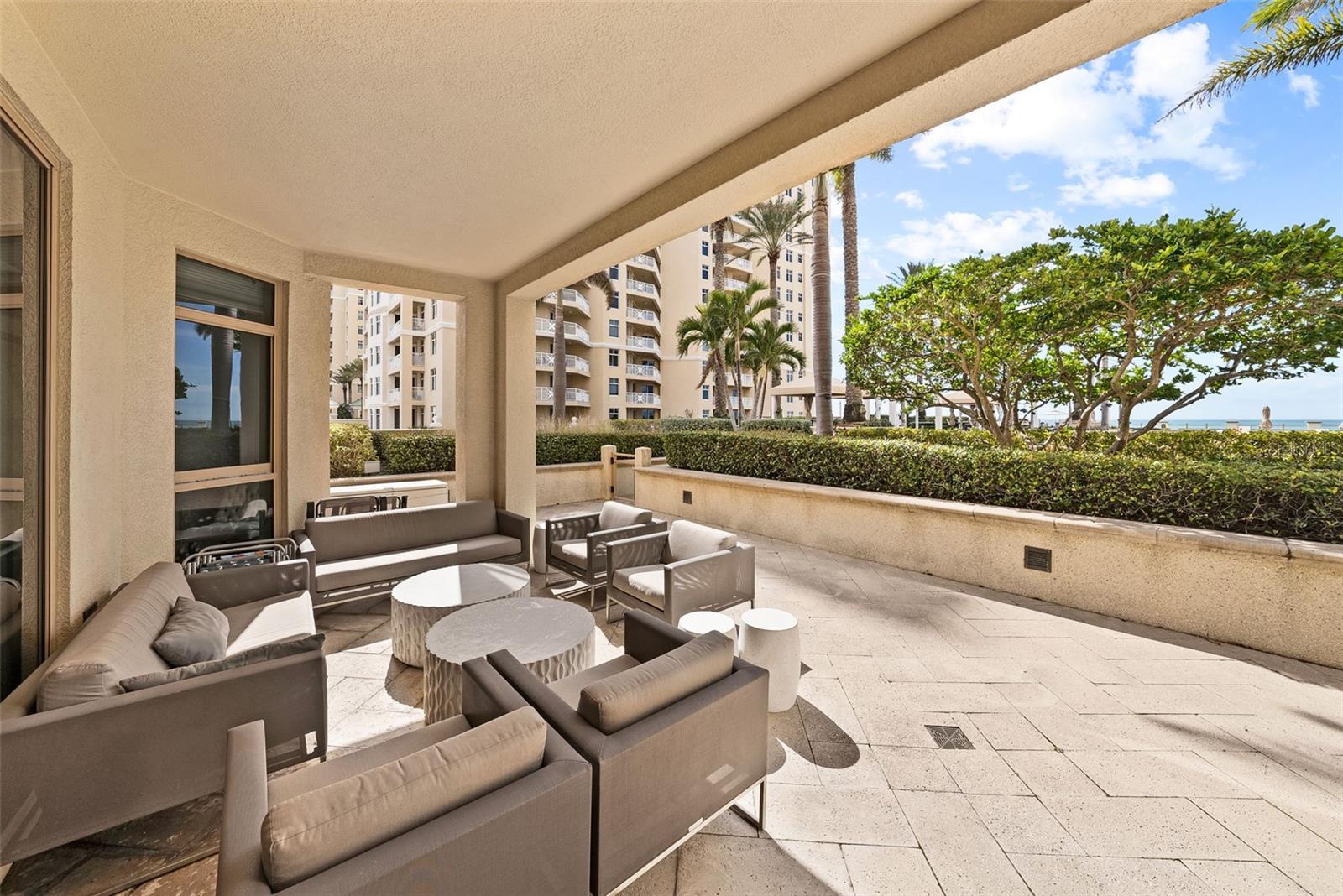 Image 16 of 100 For 470 Mandalay Avenue 303