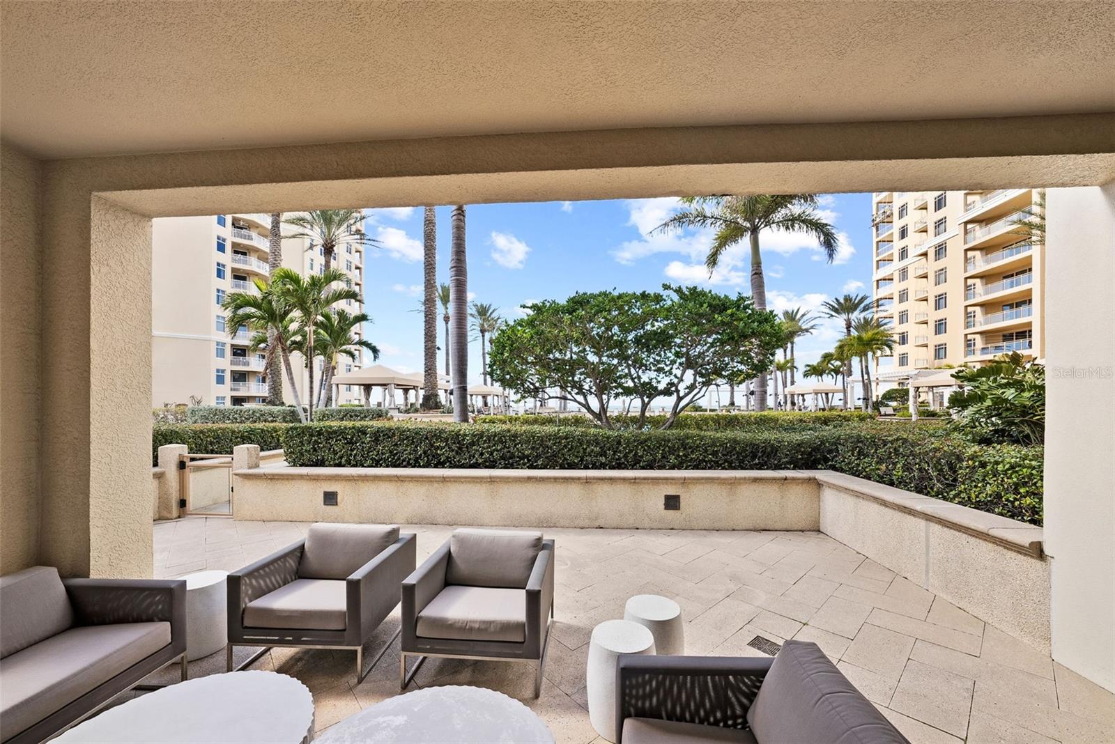 Image 18 of 100 For 470 Mandalay Avenue 303