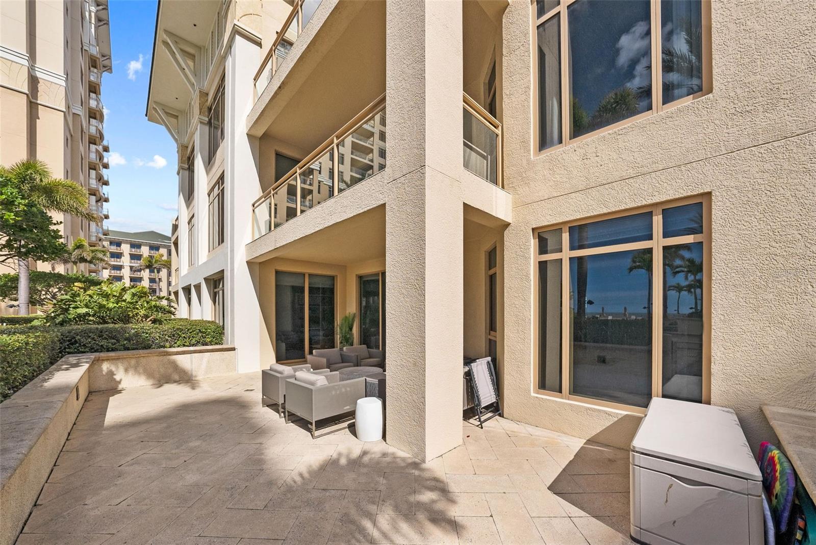 Image 23 of 100 For 470 Mandalay Avenue 303