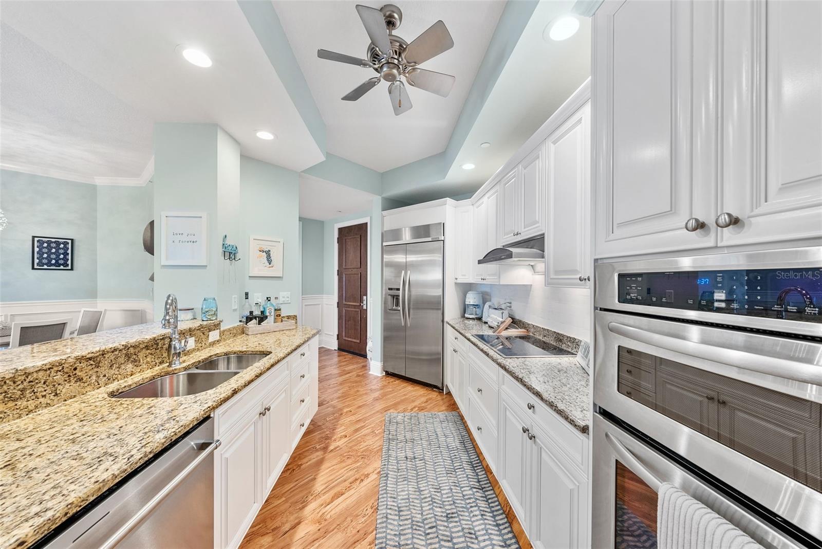 Image 28 of 100 For 470 Mandalay Avenue 303
