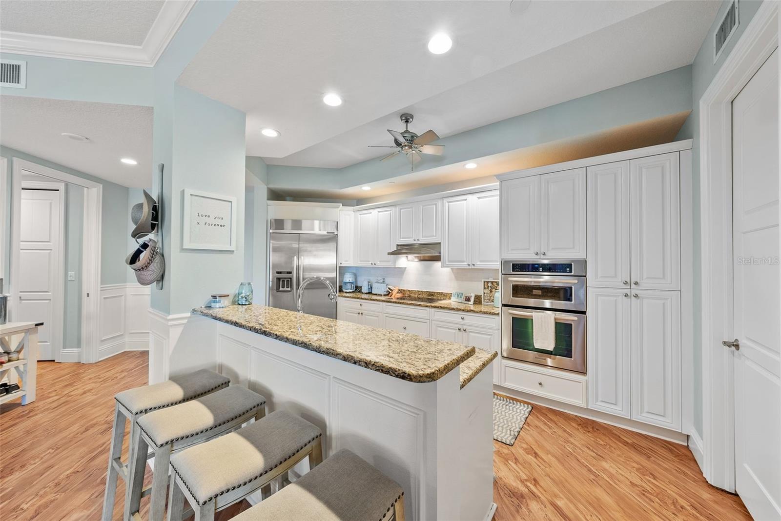 Image 30 of 100 For 470 Mandalay Avenue 303