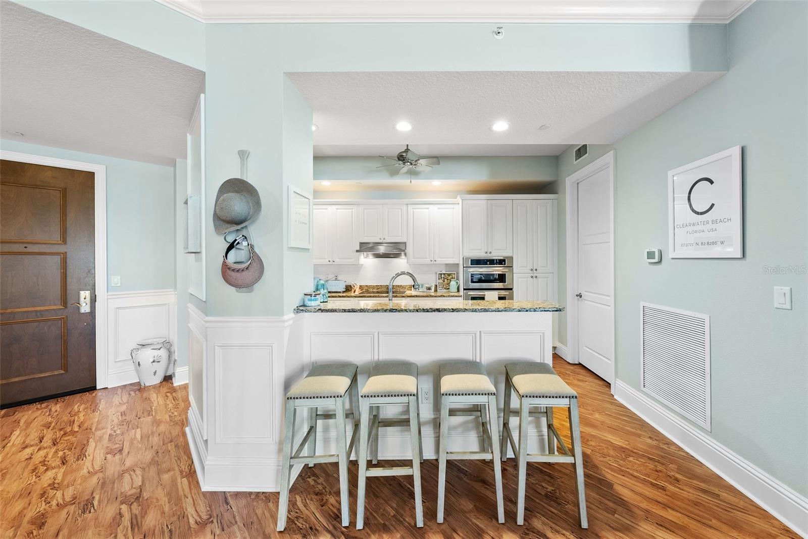 Image 31 of 100 For 470 Mandalay Avenue 303