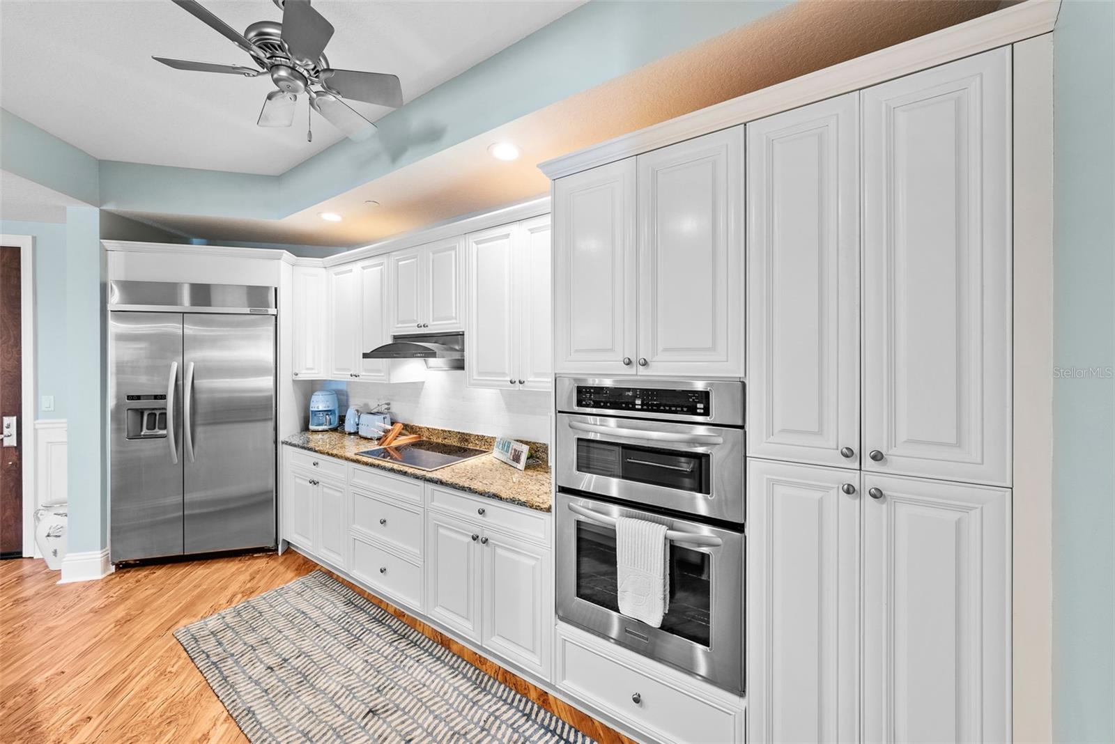 Image 32 of 100 For 470 Mandalay Avenue 303