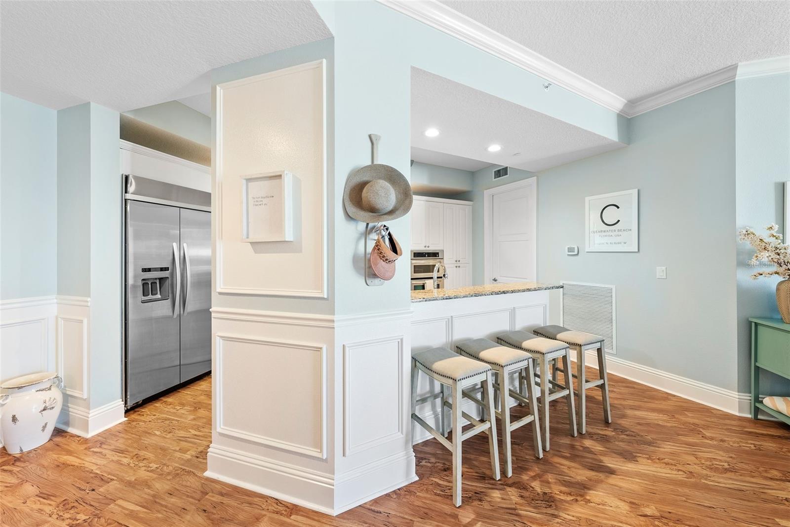 Image 33 of 100 For 470 Mandalay Avenue 303