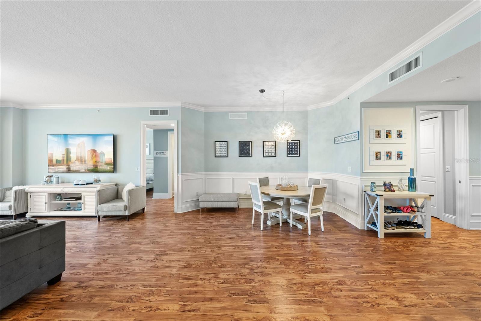 Image 34 of 100 For 470 Mandalay Avenue 303