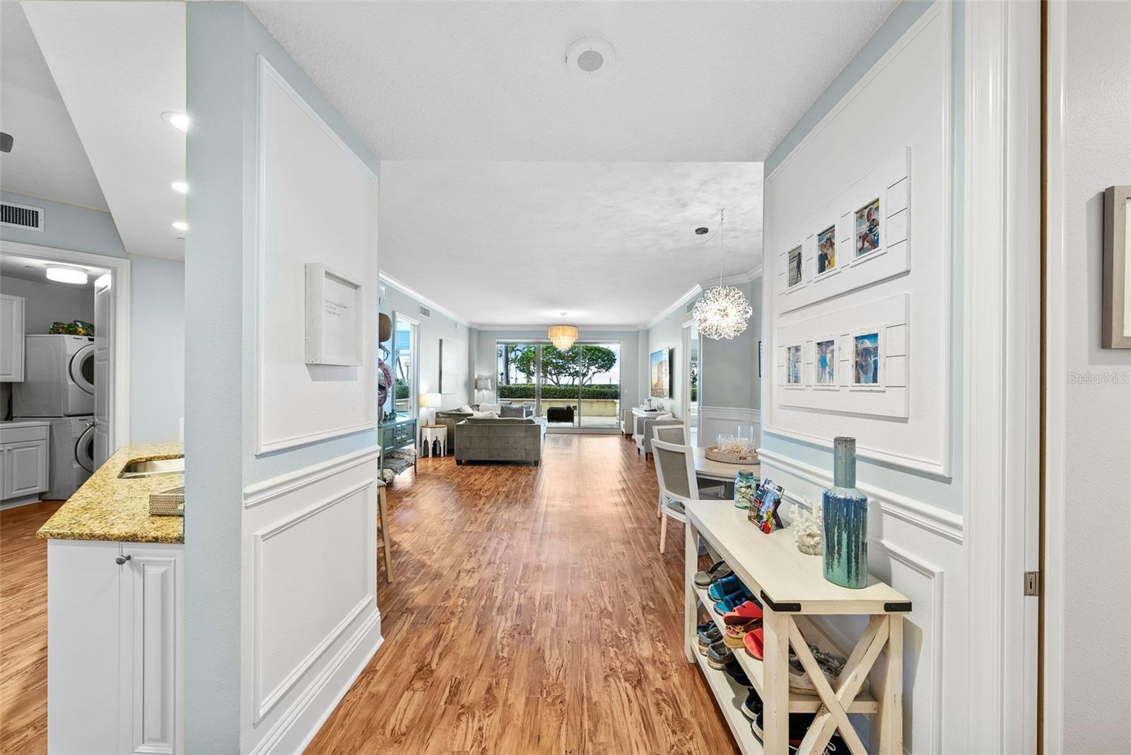 Image 35 of 100 For 470 Mandalay Avenue 303