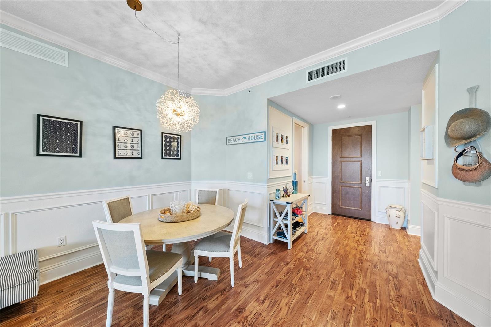 Image 36 of 100 For 470 Mandalay Avenue 303