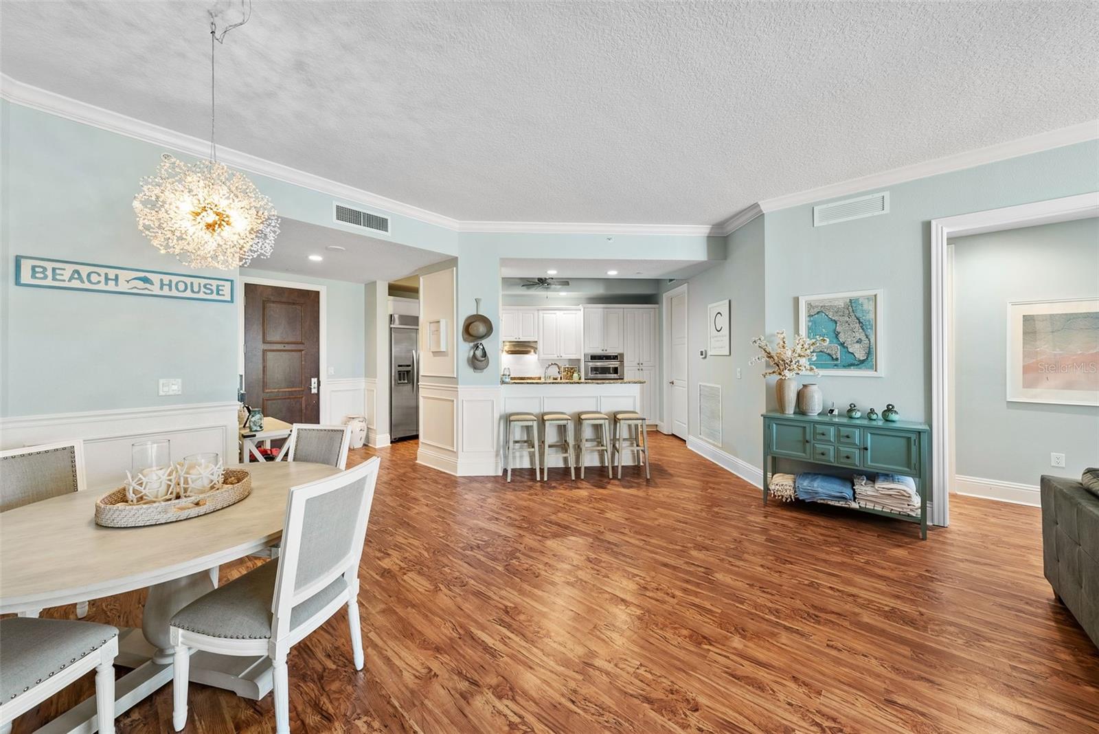 Image 38 of 100 For 470 Mandalay Avenue 303