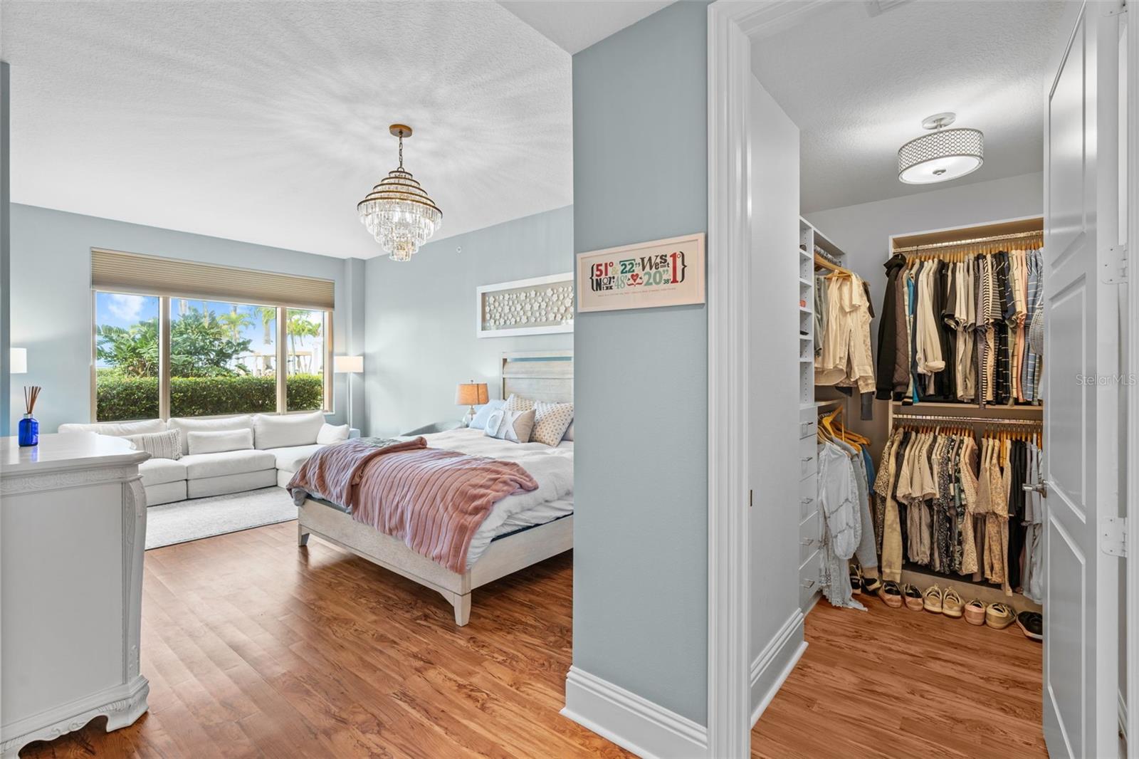Image 41 of 100 For 470 Mandalay Avenue 303