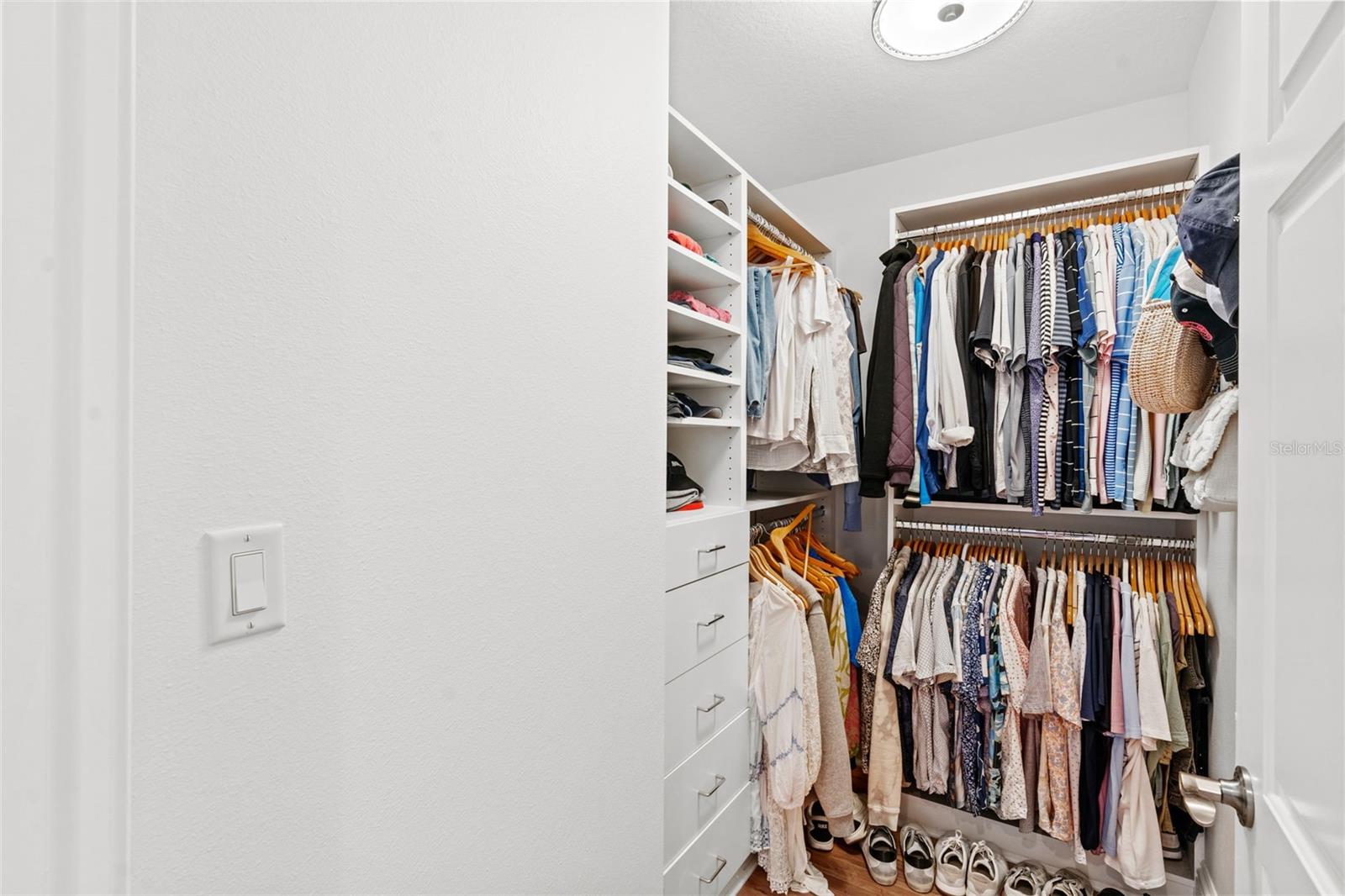 Image 42 of 100 For 470 Mandalay Avenue 303