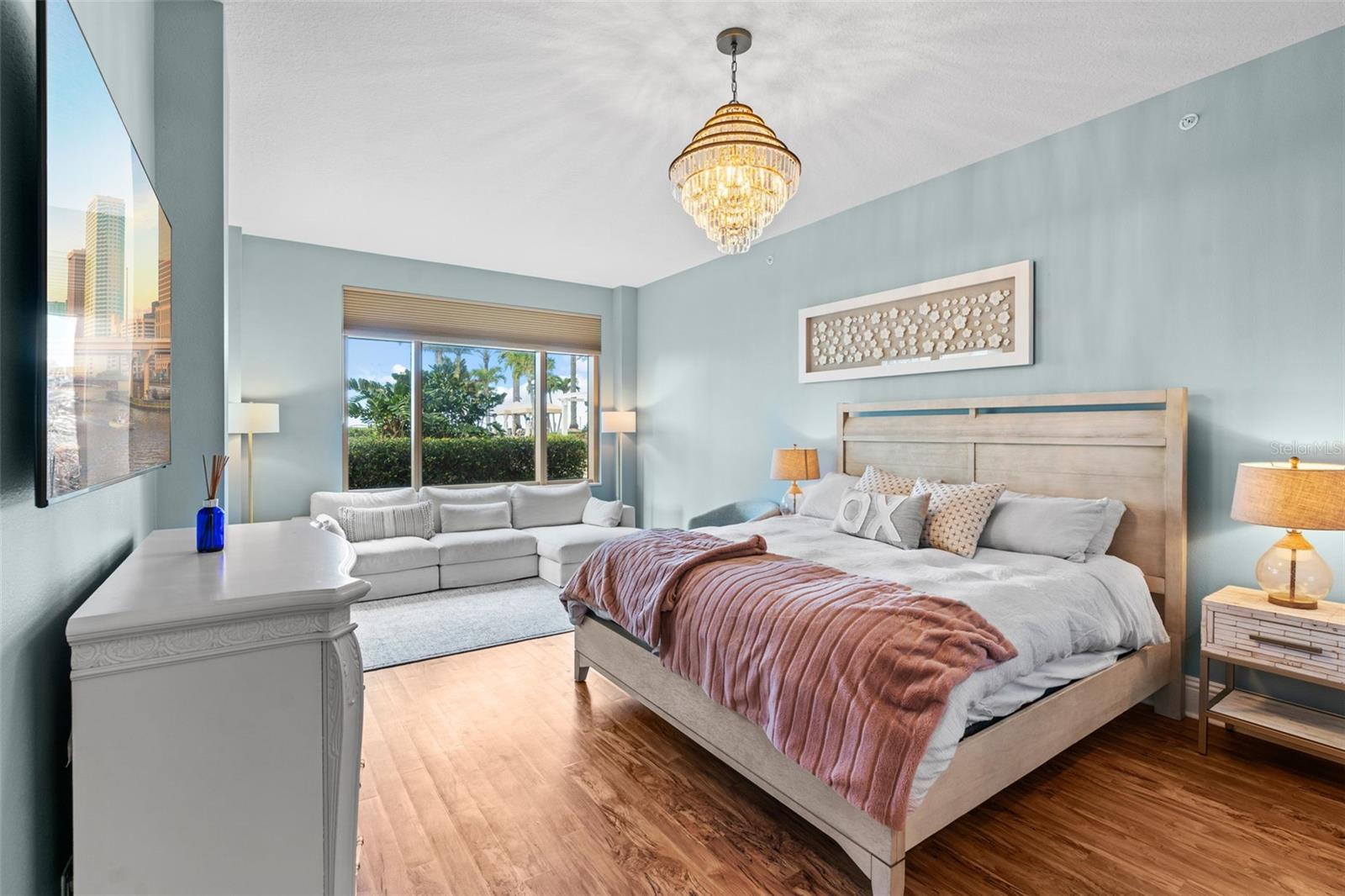 Image 43 of 100 For 470 Mandalay Avenue 303