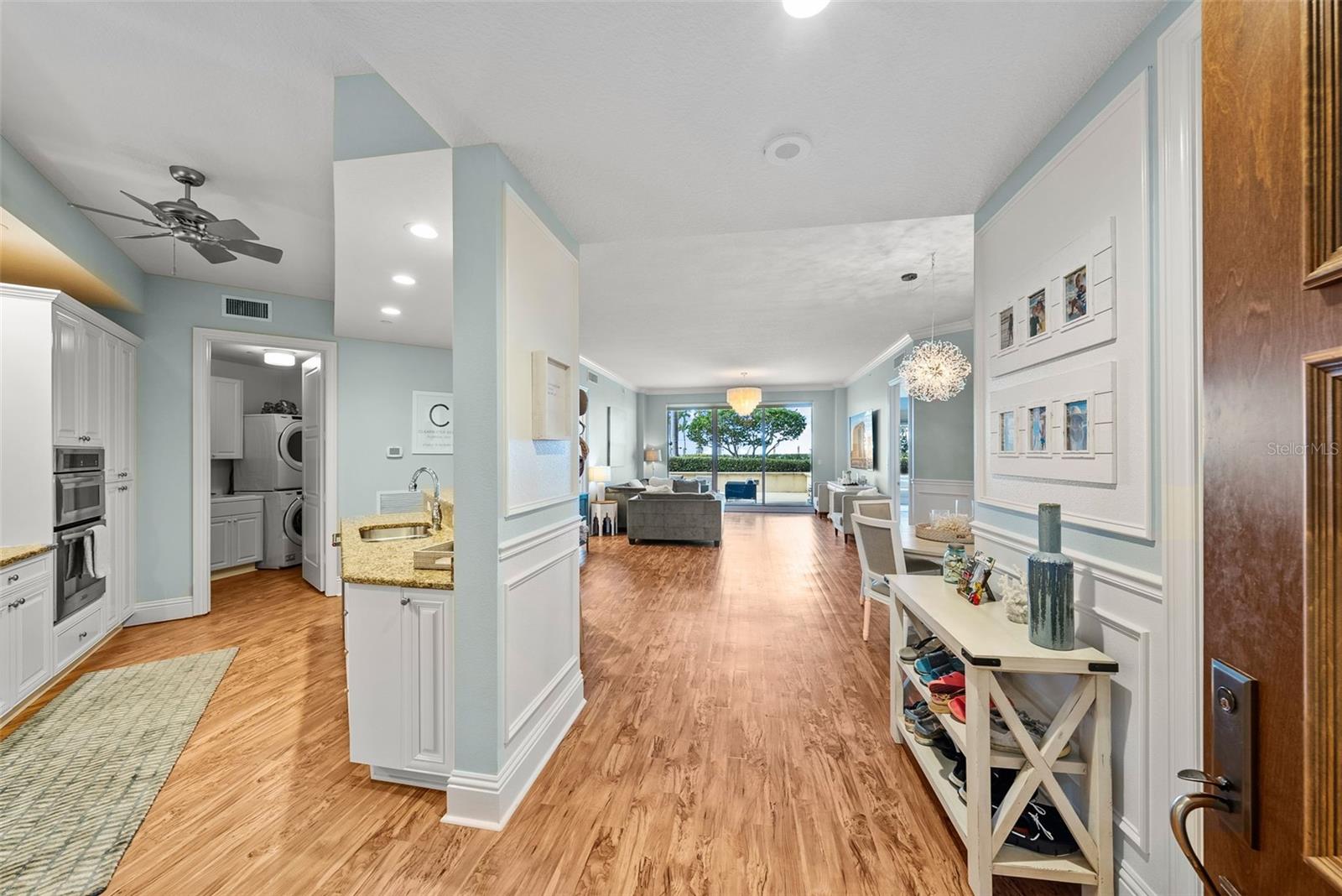 Image 5 of 100 For 470 Mandalay Avenue 303