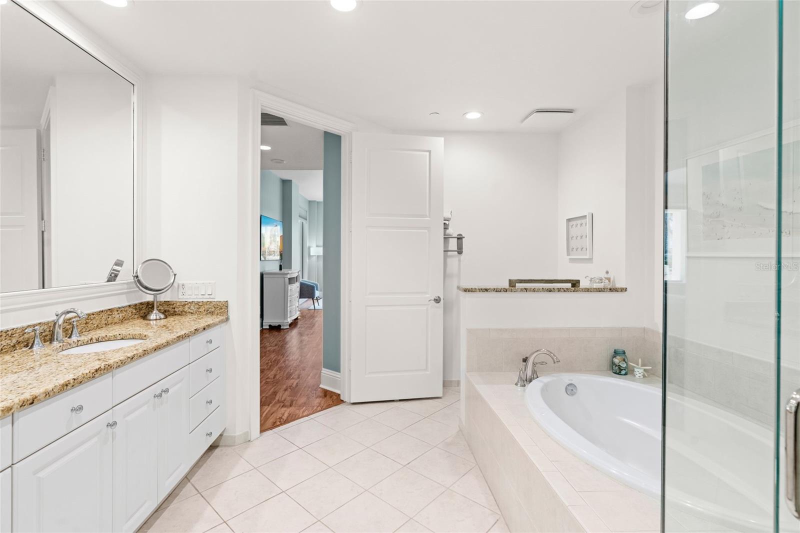 Image 52 of 100 For 470 Mandalay Avenue 303