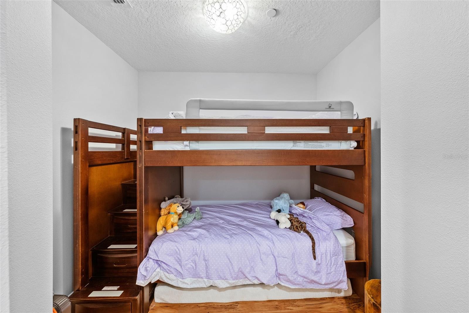Image 62 of 100 For 470 Mandalay Avenue 303