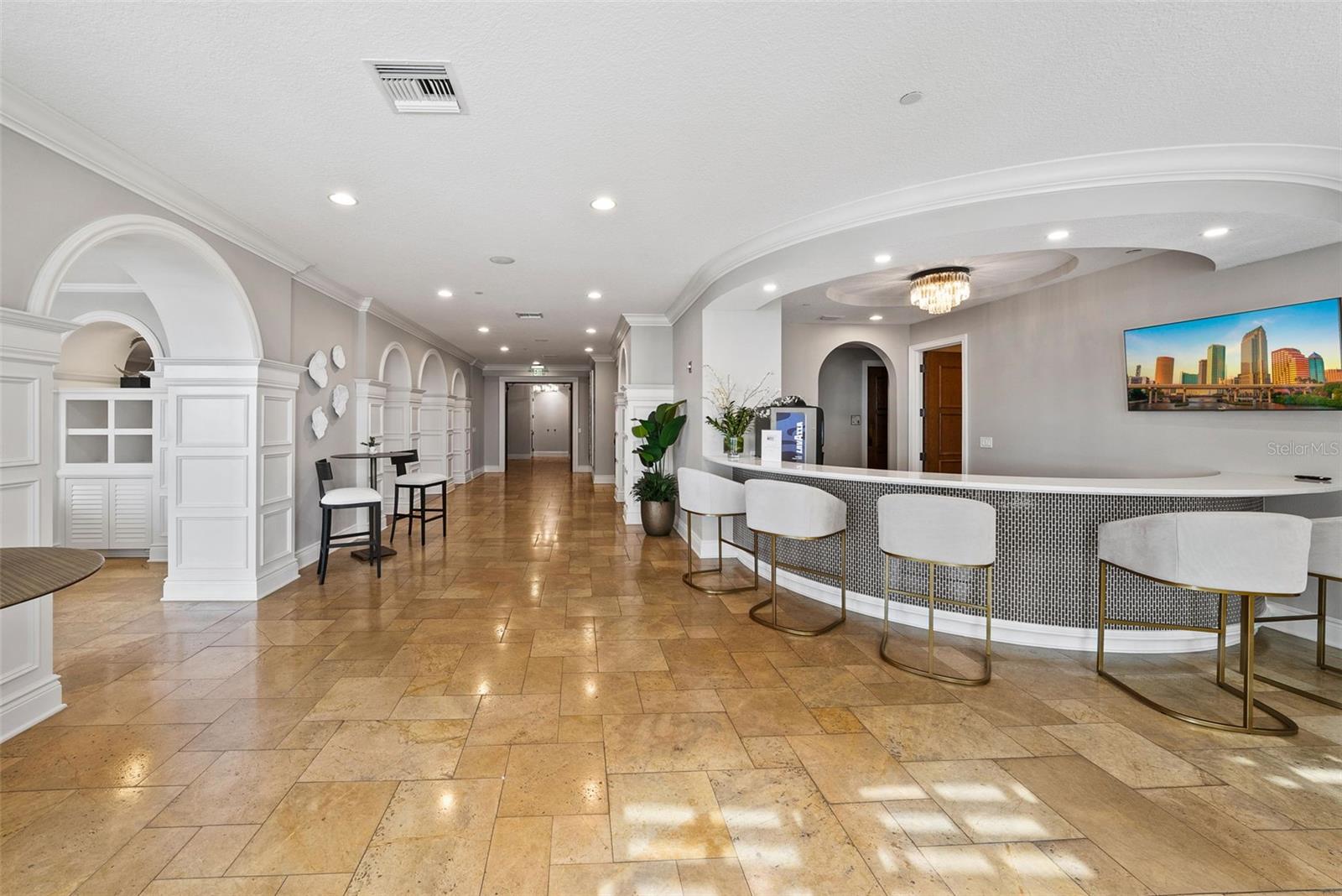 Image 89 of 100 For 470 Mandalay Avenue 303