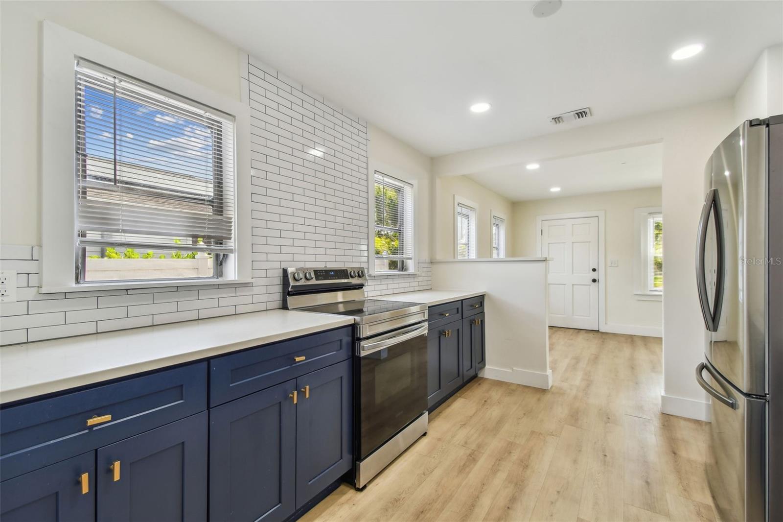 Image 18 of 53 For 3535 16th Street N