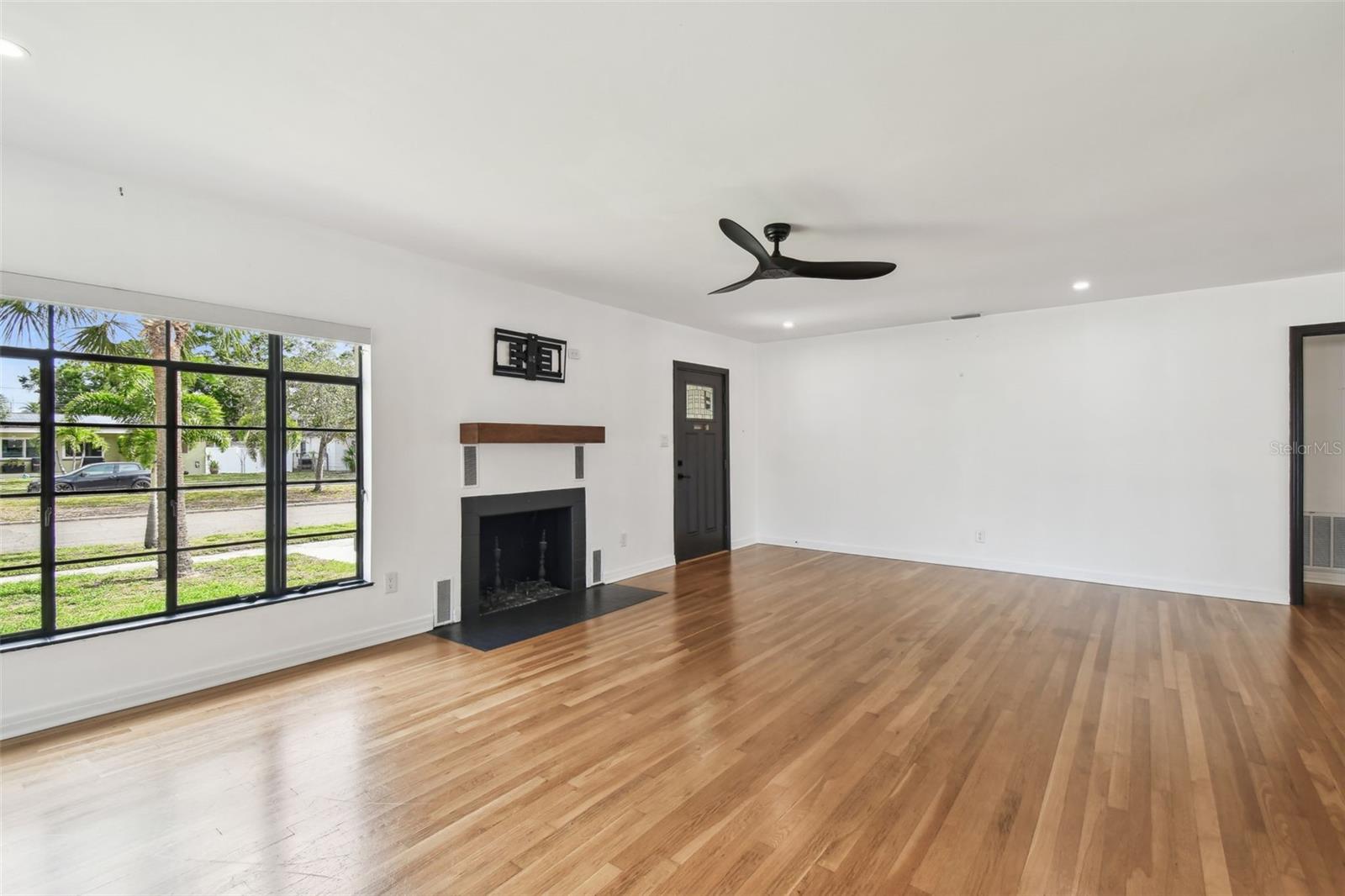 Image 17 of 85 For 4560 7th Avenue N